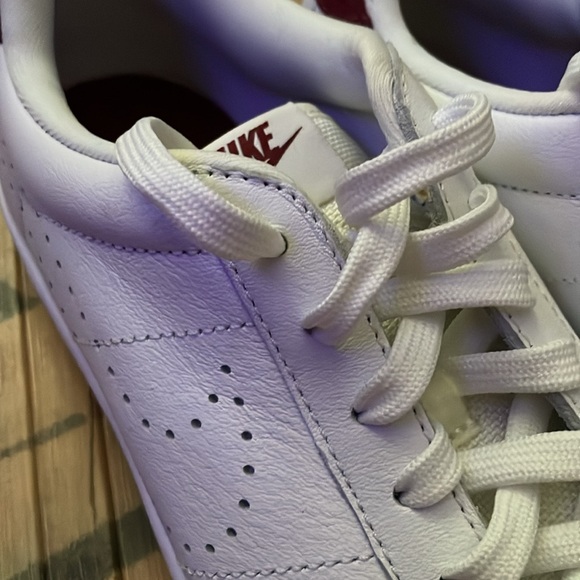 NIKE leather tennis shoes - Picture 5 of 10